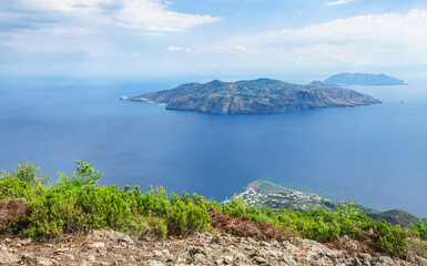 Die Liparischen Inseln im Tyrrhenischen Meer vor Sizilien, imposante und faszinierende Natur mit...