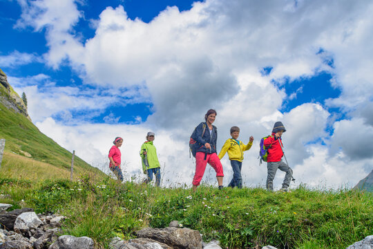 Spa&szlig; und gute Laune beim Wandern im Gebirge