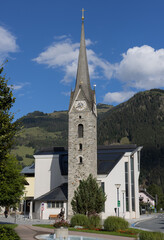 Fototapeta na wymiar Kirche in Maishofen in Pinzgau, Salzbrug