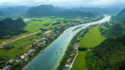 Fototapeta na wymiar Phong Nha River