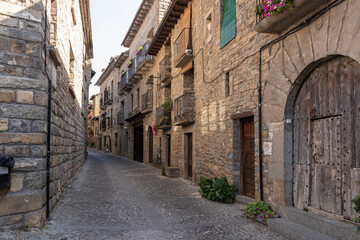 Fototapeta na wymiar medieval village of ainsa in the spanish pyrenees