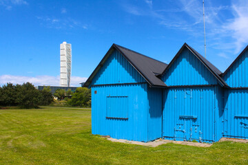 Fototapeta na wymiar Sweden / Malmö - Blue cabins and tower in Västra Hamnen disctrict