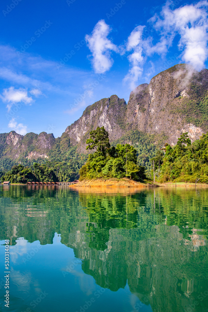 Wall mural view of khao sok national park cheow lan dam lake in surat thani, thailand