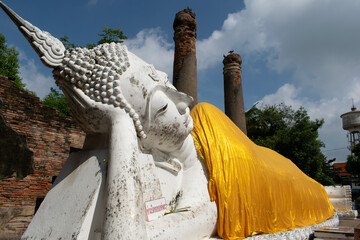 statue of buddha in Ayutthaya - obrazy, fototapety, plakaty