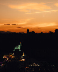 Naklejka premium Atardecer de la Catedral de Murcia en la feria 2022