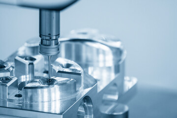 The  CMM machine measuring the aluminum  parts .