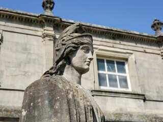 Obraz premium The Roman Baths Sky Building Sculpture Window Temple