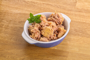 Canned tuna fish with oil