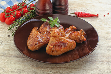 Roasted chicken wings with spicy sauce