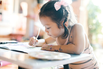 Asian girls are practicing drawing and painting intentionally for fun