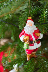 Christbaumschmuck Weihnachtsmann mit Geschenken