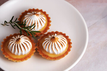 Lemon tart meringue, good dessert.