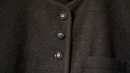 Knopfleiste an einer Trachtenjacke