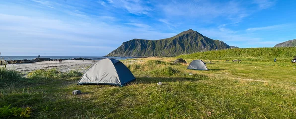 Selbstklebende Fototapeten Zelten und Camping am Strand auf den Lofoten © www.push2hit.de