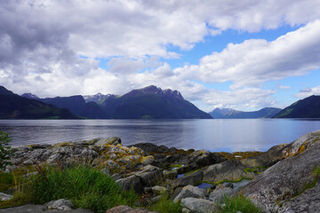 Fototapeta na wymiar Blick auf den Nordfjord in Norwegen