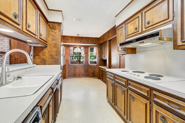 outdated home kitchen 