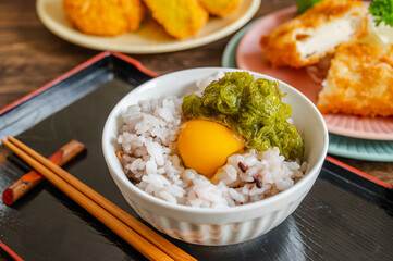 卵かけご飯とぶっかけめかぶ