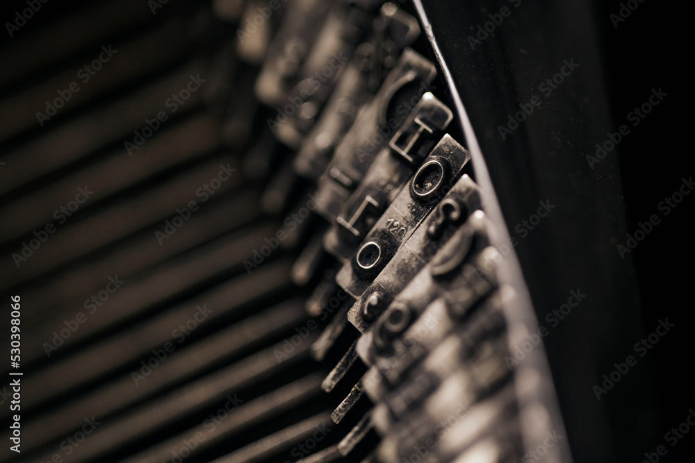 Fototapete closeup of old typewriter plates strikers strykers with letters and symbols for typing.