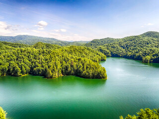 beautiful scenic views at lake jocassee south carolina