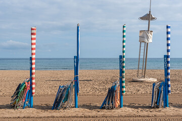 Awnings and first-aid post at Playa de Deba. Gipuzkoa © Néstor MN
