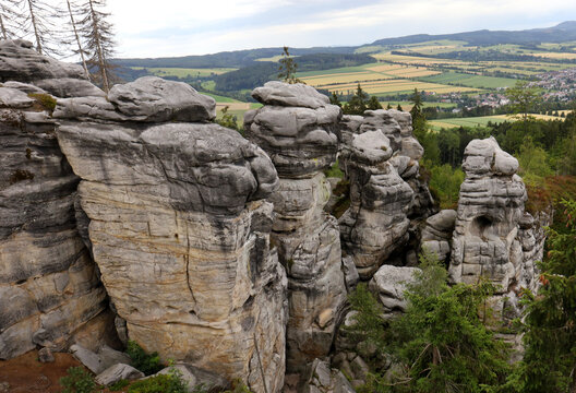 View of the rock towers in the Ostas area.