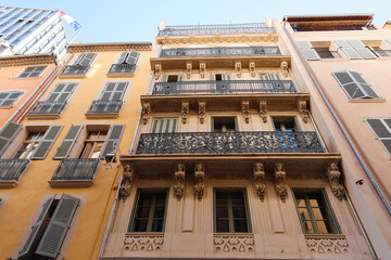 Fototapeta na wymiar Looking up at the architectural details of an old apartment building in Toulon, France.
