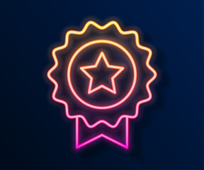Obraz premium Glowing neon line Medal with star icon isolated on black background. Winner achievement sign. Award medal. Vector