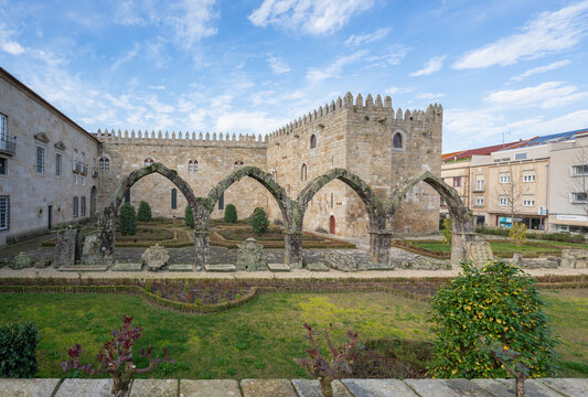 Garden of Santa Barbara and Medieval Archiepiscopal Palace - Braga, Portugal
