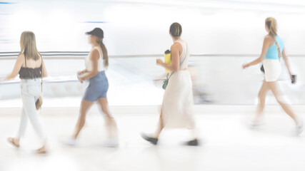 Naklejka premium Light abstract image of people in motion with blurred background