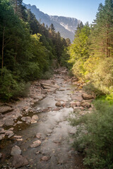 Fototapeta na wymiar landscape view of a river in the mountains of the pyrenees