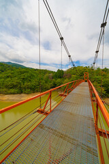 杉村公園の中に架かる赤い吊り橋