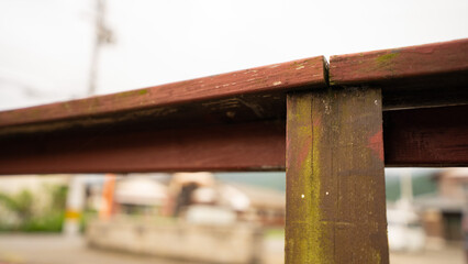 木でできた古い柵