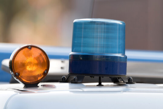 Das Blaulicht von einem Einsatzwagen der Polizei