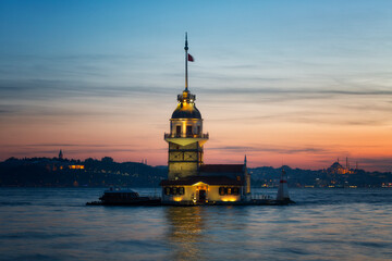 Obraz premium Istanbul, view of the Maiden's Tower on sunset , Turkey