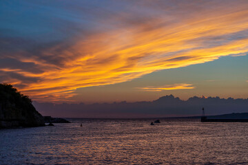 Naklejka premium Bord de mer au crépuscule