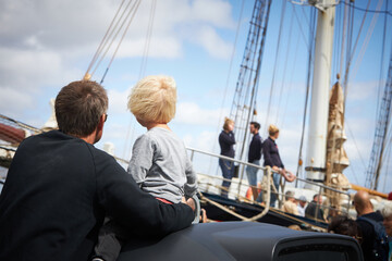 a family watching the tall ship race in Aalborg