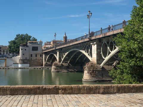 Puente de Isabel II. Puente de Triana. R&iacute;o Guadalquivir. Sevilla