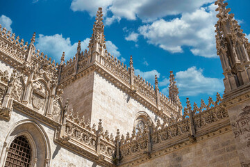 Fototapeta na wymiar Detalle agujas chapiteles de la basílica catedral siglo XVI de Granada, España