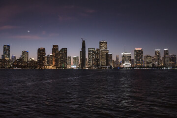Obraz premium Downtown Miami skyline at night