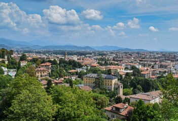 Fototapeta na wymiar panorama of the city of Bergamo