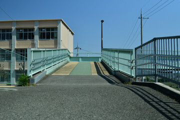 Obraz premium 歩道橋のアプローチ