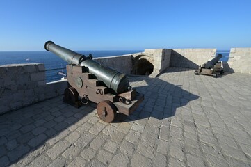 Fototapeta na wymiar Cannon on the ramparts of Fort Lovrijenac in Croatia.