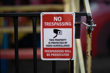 Closeup shot of a no trespassing warning red sign - obrazy, fototapety, plakaty