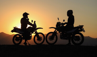 Obraz na płótnie Canvas two motorcycle friends at sunrise
