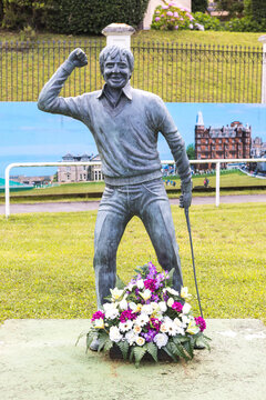 Pedre&ntilde;a (Cantabria), Spain &ndash; June 28, 2022: Statue of the late golf player Severiano Ballesteros in his hometown of Pedre&ntilde;a. Severiano Ballesteros was one of the best golf players in history.