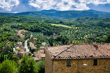 Fototapeta na wymiar View of the town and surrounding Tuscan countryside of the town of Seggiano Tuscany Italy