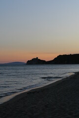 Fototapeta premium Mare al tramonto, foto scattata a Roccamare.