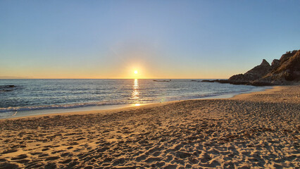 Spiaggia al tramonto a Capo Vaticano in Calabria