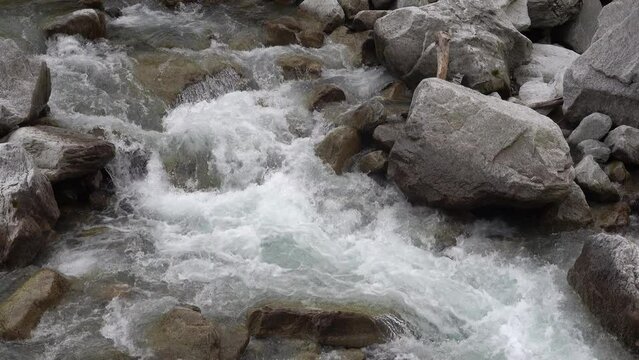 tosendes Wasser des Stillupbach im gleichnamigen Tal, Zillertaler Alpen, Tirol, Oesterreich, Mayrhofen