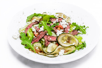 Salad with juicy roast beef, lettuce, fresh tomatoes, feta cheese and arugula.